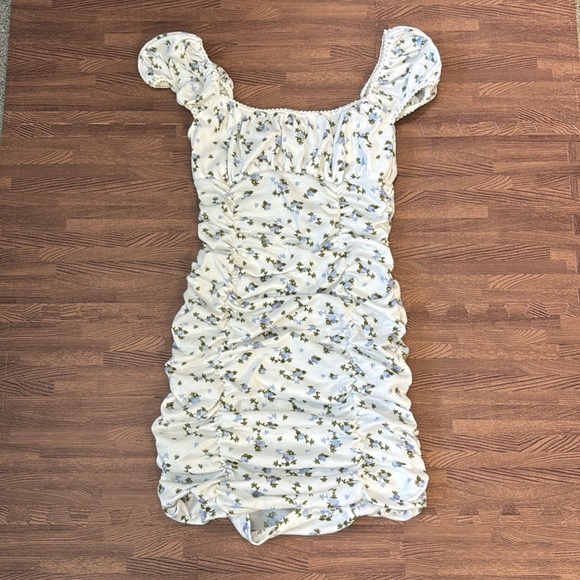 URBAN OUTFITTERS SHAPING FLORAL SCRUNCH DRESS SIZE MEDIUM - Picture 1 of 2